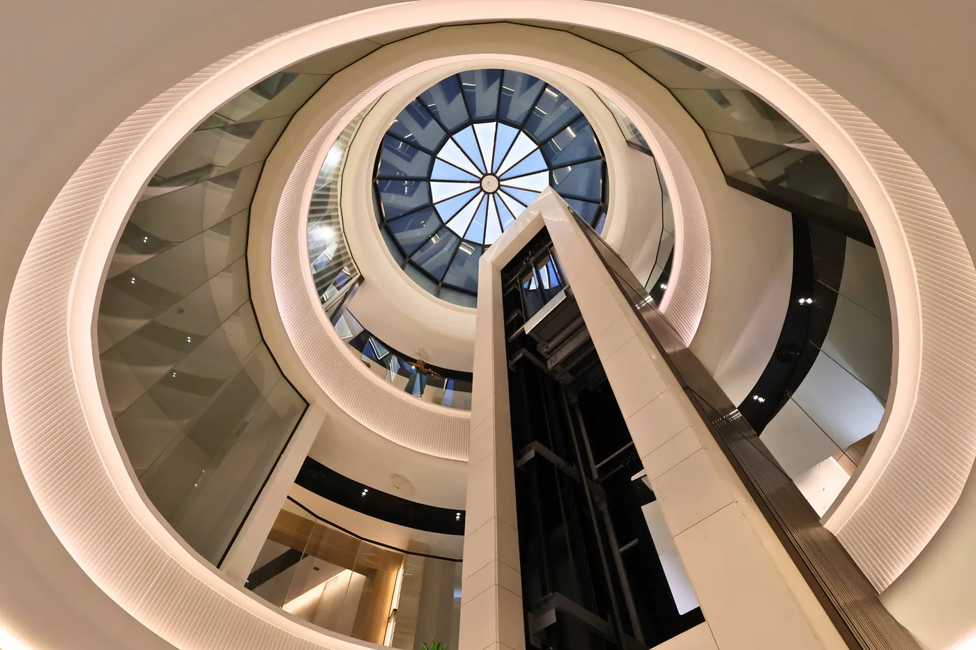 Business Square Interiors — photograph 2