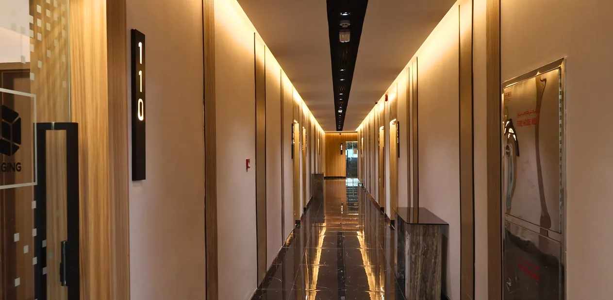Business Square Interiors — photograph 7