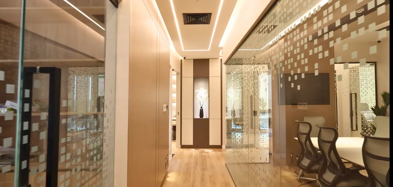 Business Square Interiors — photograph 8